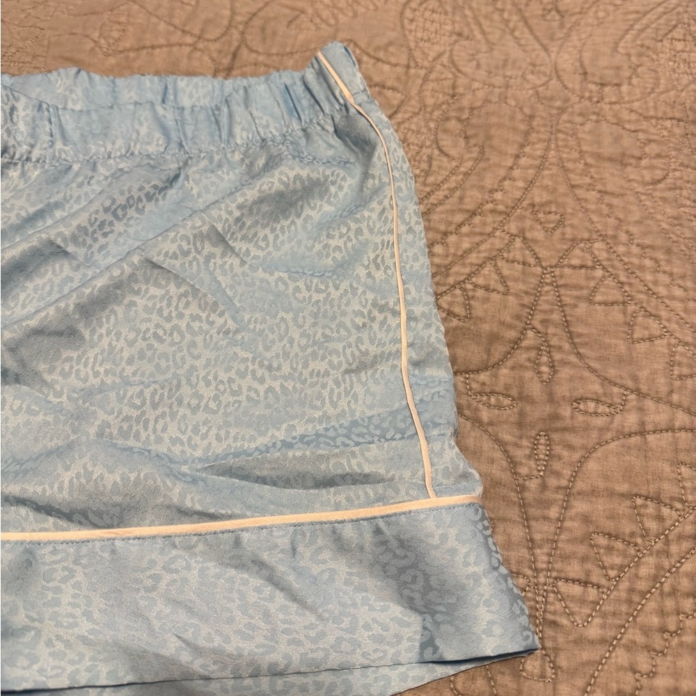 Victoria’s Secret Blue Satin Leopard Print Pajama Sleep Shorts Size Large - Picture 3 of 5
